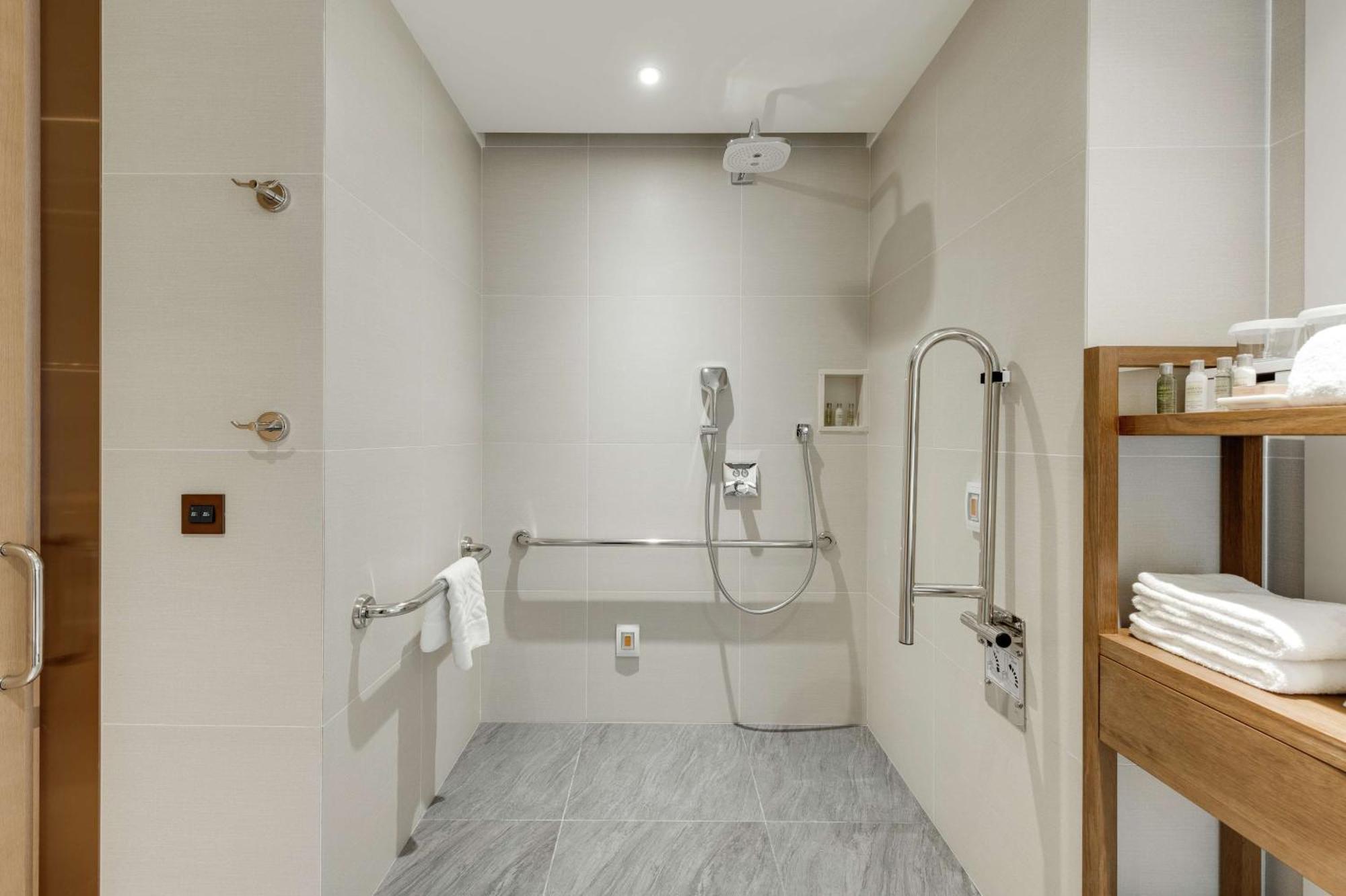 Doubletree By Hilton Taipei Zhongshan מראה חיצוני תמונה